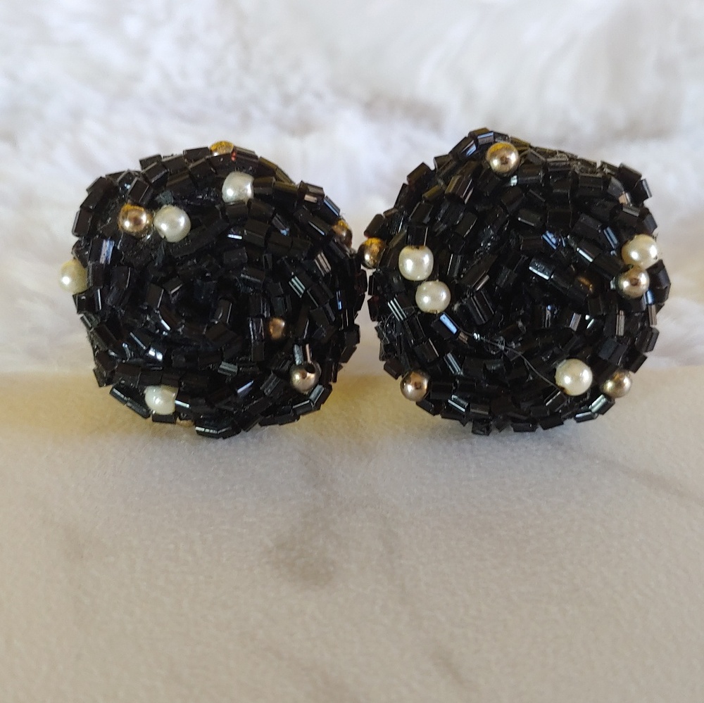 ☘ Vintage Debra Tiffany Round Beaded Clip Earrings
